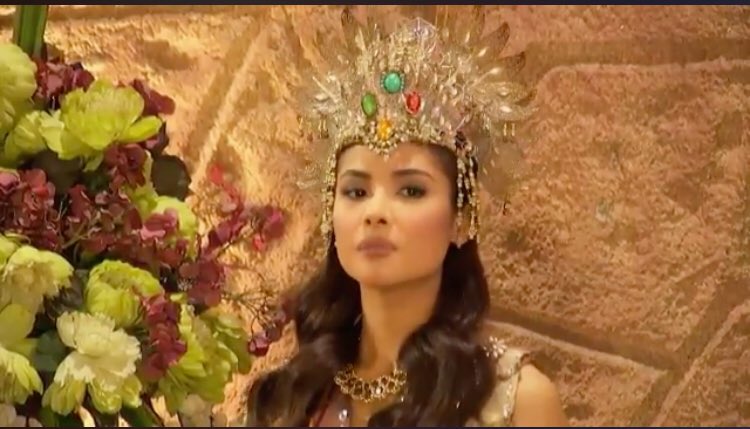 SanDenFan1's tweet photo. Ang galing mo dito ate @sanya_lopez nung naging si #Avria ka. Kuhang-kuha mo yung dark aura ni Avria pero sa katawan ni #Danaya. Inis na inis ako sa yo nyan. 😅 Ganun ka kahusay! #Encantadia https://t.co/yZVWYUlWLP