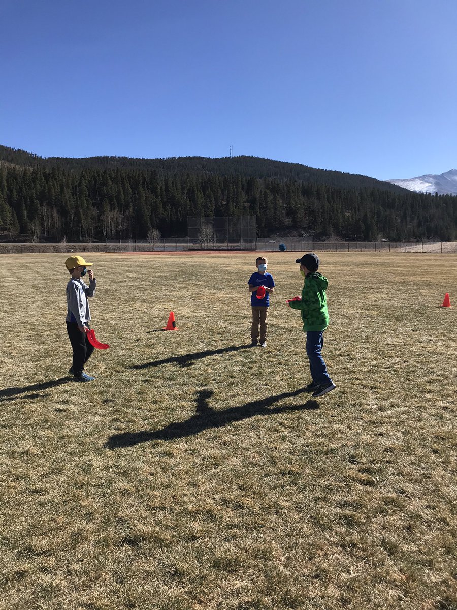 chorvath123's tweet photo. Tossing and catching with 2nd graders at UBE while staying safe! #ubehawks #ssdedu https://t.co/bvHky2lBFX