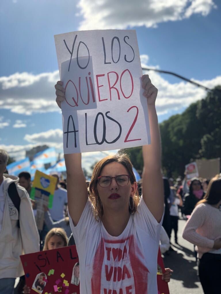 Ho inviato a un'amica siciliana un meme sul #pontesullostretto e sui soldi  che ci farà la mafia. Poi le ho chiesto: si può scherzare sulla mafia, o i  siciliani si offendono? Mi, image size:768x1024