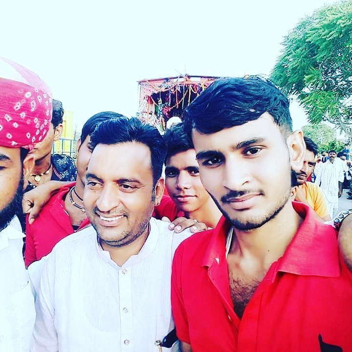 sanwar_asind's tweet photo. सुबह की राम राम साथियों..💞

#संघर्षो से निकला #अजल और आवाज हूँ मैं...
आपके #साथ कल भी था और #आज भी हूँ मैं..
जय भाईचारा..✊ https://t.co/0597lg5mOL