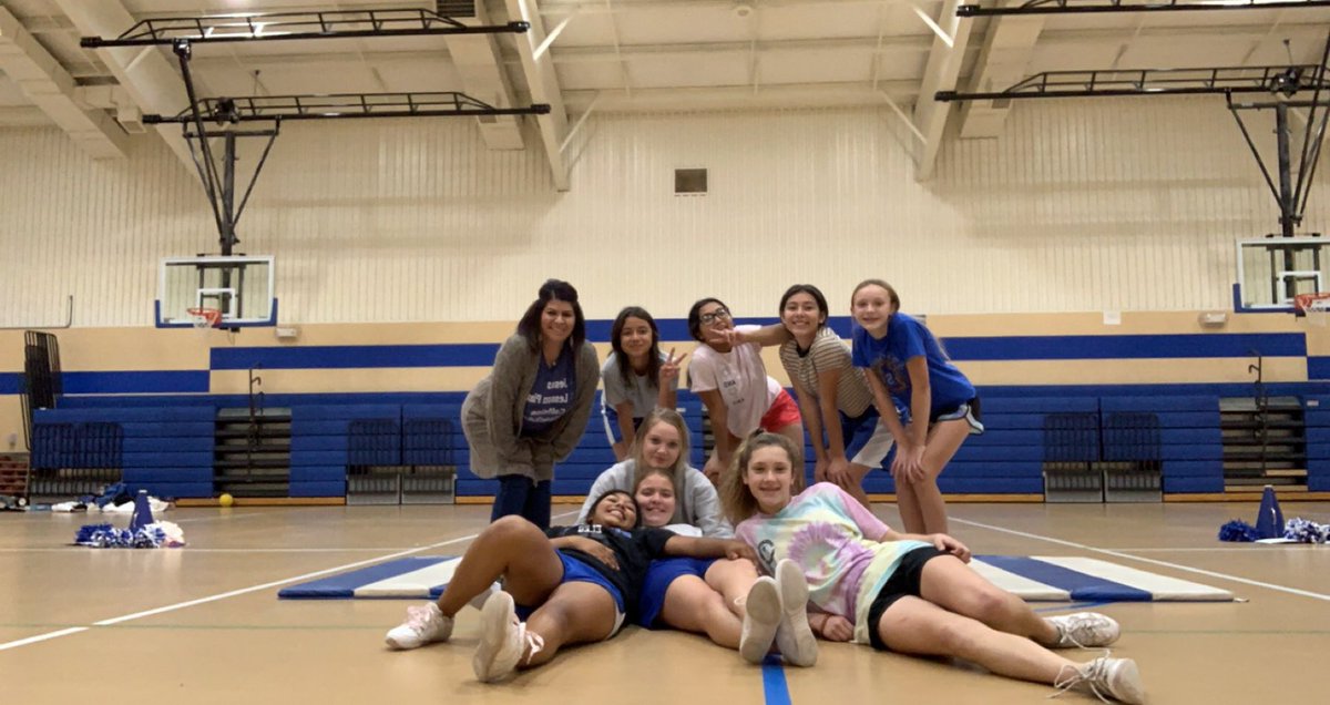 ebaeza_75's tweet photo. It was such a blessing to work with these girls this year! #cheerleaders #sjh #elknation ⁦@StratfordISD⁩ ⁦@Stratfordjrhigh⁩ ⁦@StratfordISD2⁩ https://t.co/RNPsJjKtll