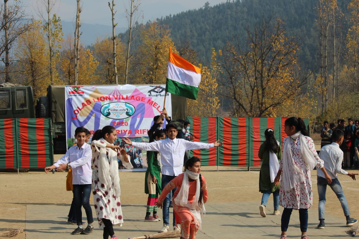 A thread on Village Mela at Model Village,  #Chandigam.Cultural programme by children of Lolab during Village Mela.first of its kind Cultural programme mixed with traditional Kashmiri dance, Punjabi Bhangra and Patriotic songs won the hearts of everyone. #Kashmir Got Talent.