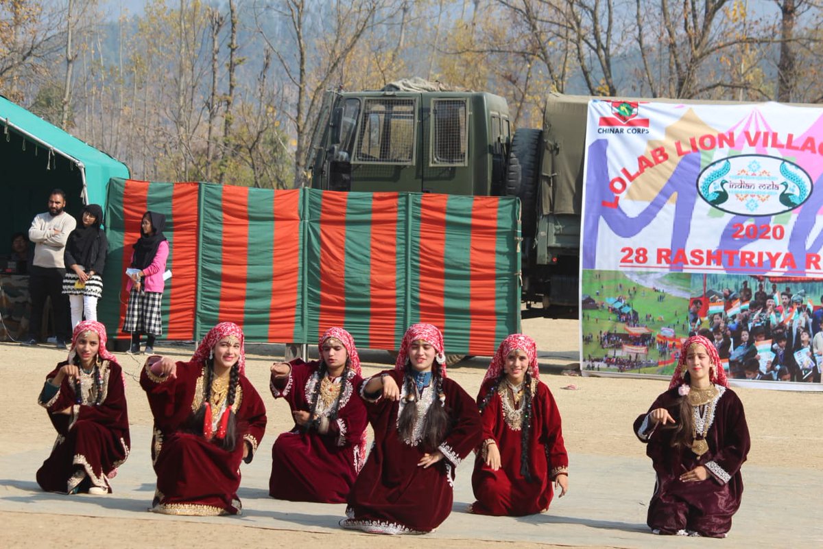 A thread on Village Mela at Model Village,  #Chandigam.Cultural programme by children of Lolab during Village Mela.first of its kind Cultural programme mixed with traditional Kashmiri dance, Punjabi Bhangra and Patriotic songs won the hearts of everyone. #Kashmir Got Talent.