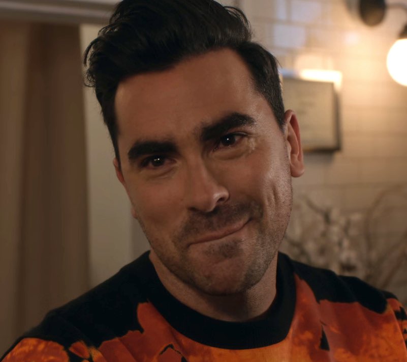 clrmontreyqs's tweet image. here’s david rose smiling to cleanse the tl since we all really need it right now