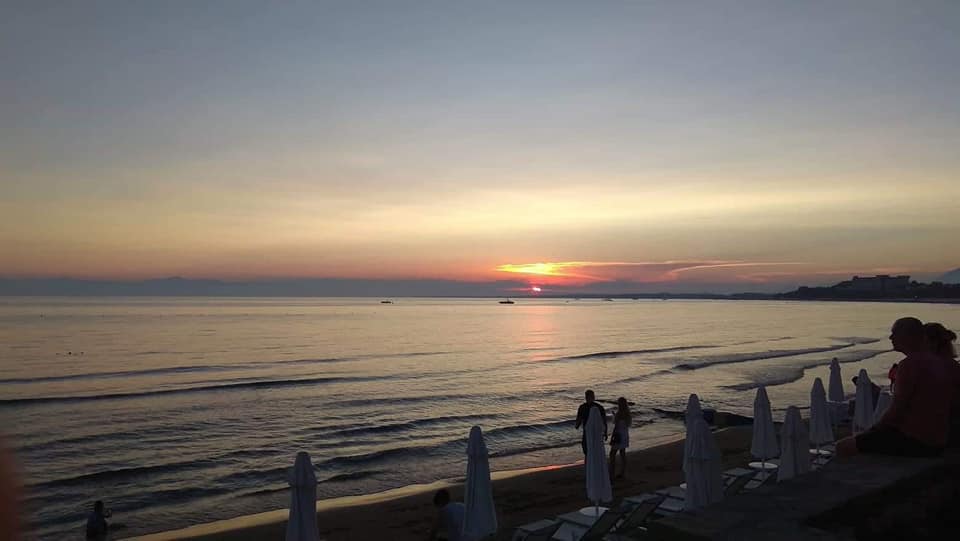 TrendyHotelsTR's tweet photo. Spectacular sunrises are ever so inviting for a romantic evening...                     

💟 Instagram: 
https://t.co/IWRl9pSLc3

🏖 Booking: https://t.co/5F85Yv3ZOU
#TrendySideBeach #TrendyHotelsTR #VisitAntalya #SimdiAntalyaZamani #SunandFun #SunandMore #Antalya #Turkey https://t.co/QXVgcPgg9H