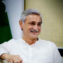 MaleehaHashmey's tweet photo. ہاں بھئی، کہاں گئی اپوزیشن اور وہ تمام دانشور جو کہتے تھے کہ اگر جہانگیر ترین پاکستان واپس آ گئے تو نوازشریف کو بھی بلا لے حکومت۔ 😂

@JahangirKTareen is BACK to #Pakistan .. When is Nawaz Sharif coming? 🤔 https://t.co/dH7XddXlTL