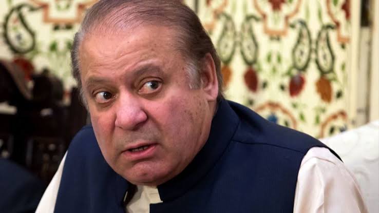 MaleehaHashmey's tweet photo. ہاں بھئی، کہاں گئی اپوزیشن اور وہ تمام دانشور جو کہتے تھے کہ اگر جہانگیر ترین پاکستان واپس آ گئے تو نوازشریف کو بھی بلا لے حکومت۔ 😂

@JahangirKTareen is BACK to #Pakistan .. When is Nawaz Sharif coming? 🤔 https://t.co/dH7XddXlTL