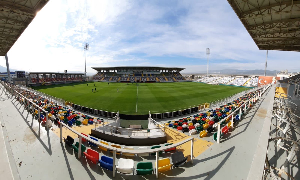 FbkPitches_Turf's tweet photo. Premier Lig zannetmeniz normal ama burası İzmir Bornova Stadyumu 🔥 😎 🏟  #Fbksahaları #Fbkpitches #Altınordu #Altay #BornovaStadyumu @AltinorduFK @AltaySporKulubu https://t.co/VrPoJxu4GZ