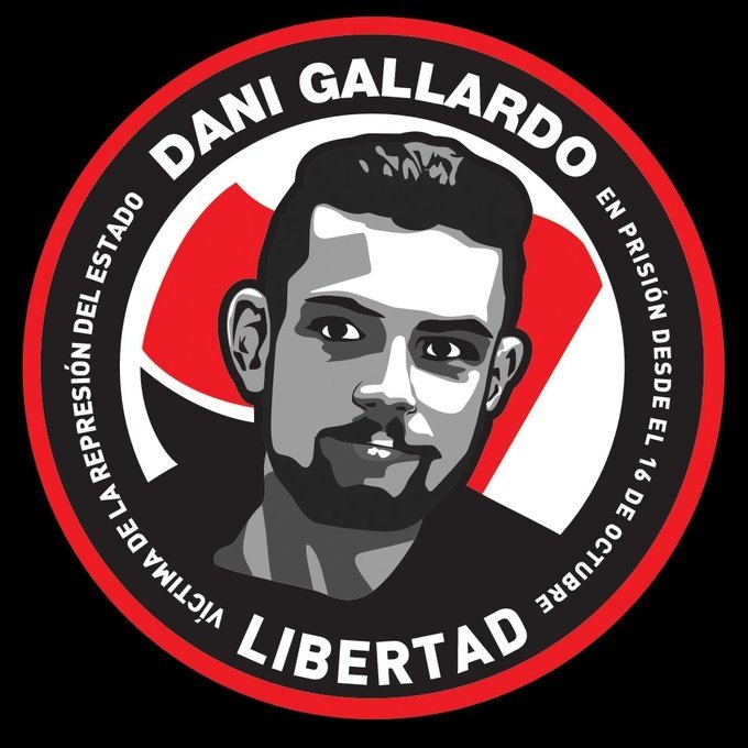 SandraPazos's tweet photo. Avui comença el judici de  #DaniGallardo, en presó preventiva des de fa més d'un any, detingut per manifestar-se en solidaritat al poble català, li demanen 6 anys de presó en una causa sense proves!! Un muntatge policial més. L'únic camí, la lluita i la solidaritat!! #Solidariat! https://t.co/2xqzNIRGHO