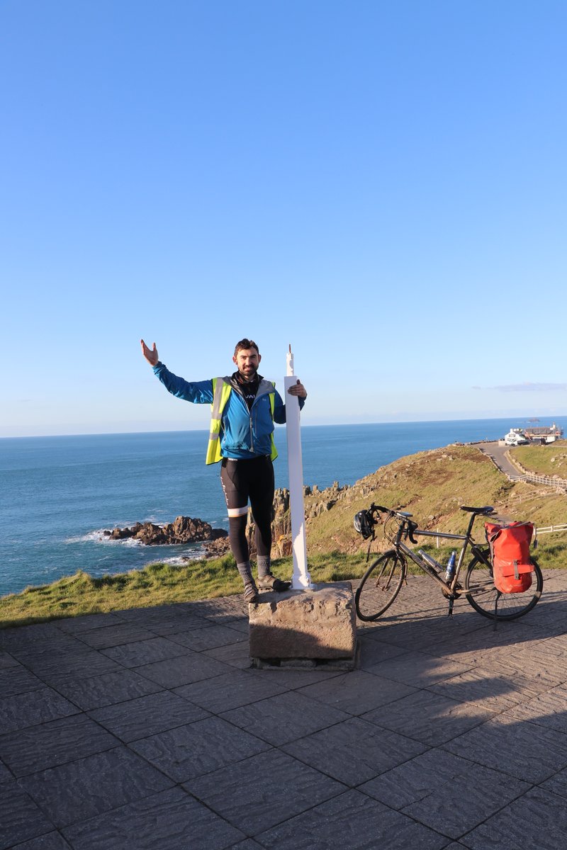 SimonWIParker's tweet photo. Britain by Bike, Twitter Q&amp;A. I've received hundreds of questions during the past month that I've not had time to respond to. About kit, route, why, how, who. 

Sorry if I've missed you. But I have a long train journey today. Add them to this thread. I'll start with some FAQs: https://t.co/lFVp9nXgaH