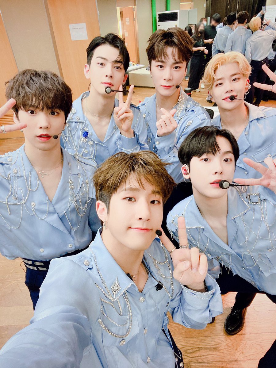 Ale4636's tweet photo. @allkpop @ASTROworldland Finally!! An Astro reality show 🎉 I'm so exited!! Can't wait!! This gonna be amazing

#ASTROREALITY [ #ASTRO ° #아스트로 ° @offclASTRO ] https://t.co/vOjsXR7TD8