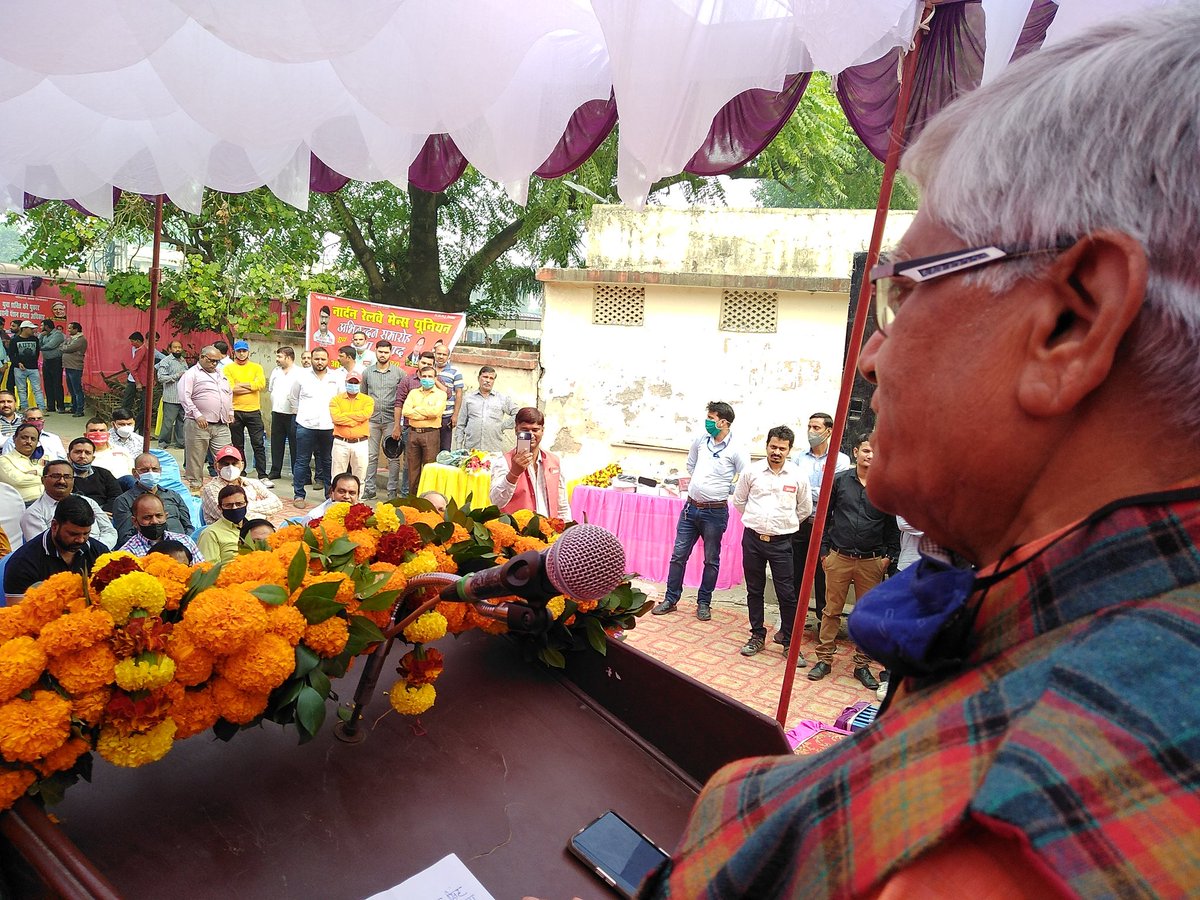 #SaveRailwaySaveNation 
भारतीय रेल के निजीकरण निगमीकरण का सरकार का सपना पूरा होने वाला नही है, रेल का निजीकरण भारत का निजीकरण होगा : शिवगोपाल मिश्रा
<a href="/RailMinIndia/">Ministry of Railways</a>
<a href="/PMOIndia/">PMO India</a>
<a href="/PiyushGoyal/">Piyush Goyal</a>
<a href="/v_k_yadava/">Vinod Kumar Yadav</a>
facebook.com/18057103949093…