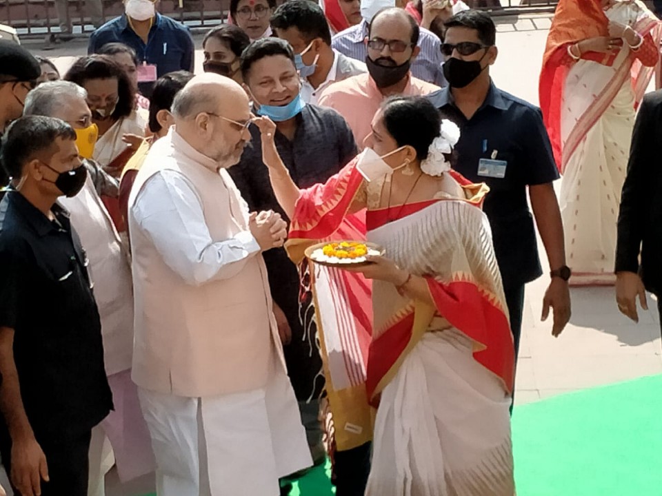 Mousaystruth's tweet photo. #EbarBanglayBJP
 BJP Mahila morcha President Agnimitra Paul greet our 
Honourable Union Minister Shri Amit Shah Ji  @BJPMM4Bengal
@AmitShah @paulagnimitra1
@keyakahe
@DilipGhoshBJP 
@KailashOnline https://t.co/sB7ThotmlE