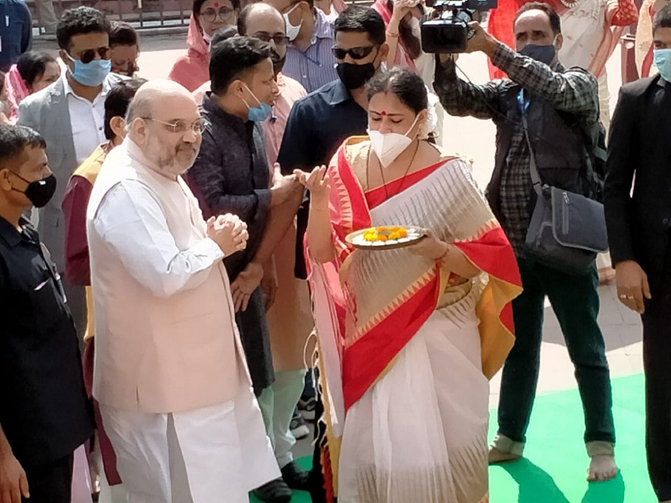 Mousaystruth's tweet photo. #EbarBanglayBJP
 BJP Mahila morcha President Agnimitra Paul greet our 
Honourable Union Minister Shri Amit Shah Ji  @BJPMM4Bengal
@AmitShah @paulagnimitra1
@keyakahe
@DilipGhoshBJP 
@KailashOnline https://t.co/sB7ThotmlE