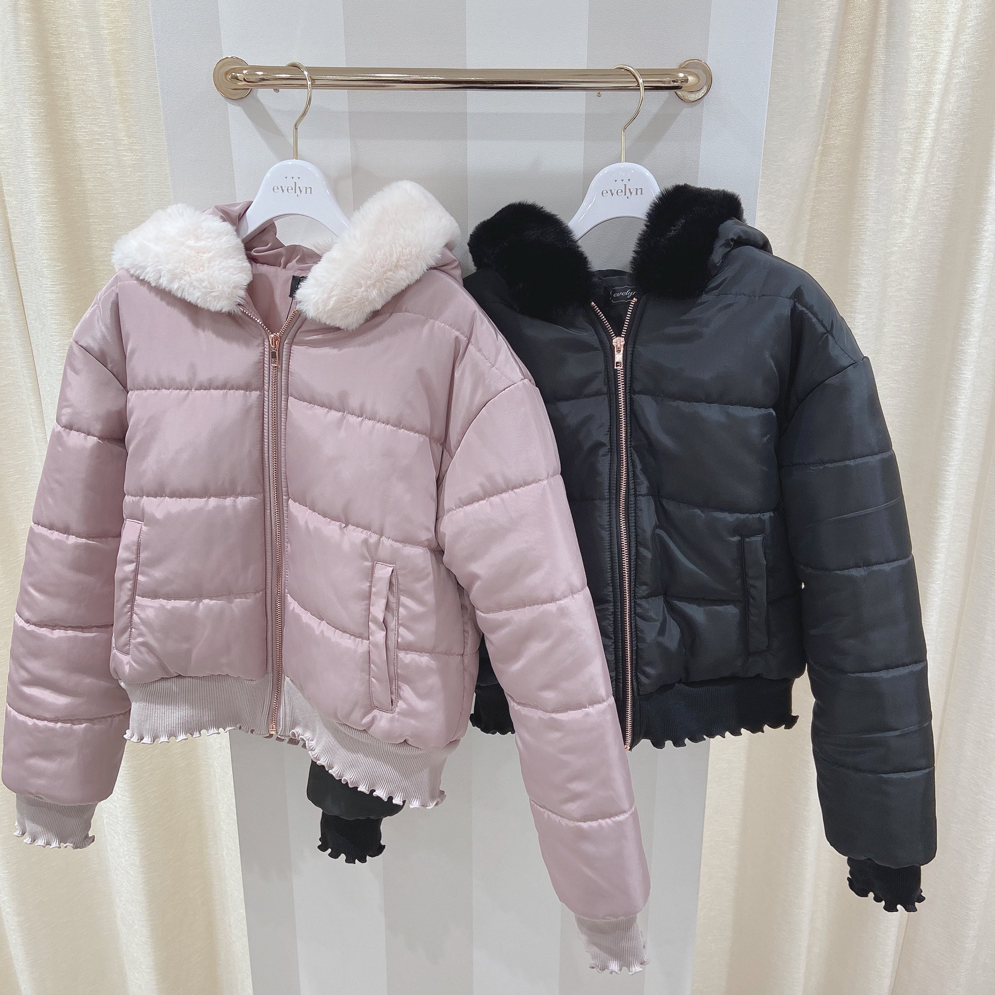 Evelyn 天王寺店 Evelynのショートダウンコートは カジュアルになり過ぎず ワンピースとの相性抜群です ダウンを1枚羽織れば お袖が短いお洋服など 冬場でも気にせずに着ていただけます 天王寺店では全色ご用意がございます Outer 12 800 Tax Evelyn 天王寺店 Evelynのショートダウンコートは カジュアルになり過ぎず ワンピースとの相性抜群です ダウンを1枚羽織れば お袖が短いお洋服など 冬場でも気にせずに着ていただけます 天王寺店では全色ご用意がございます Outer 12 800 Tax