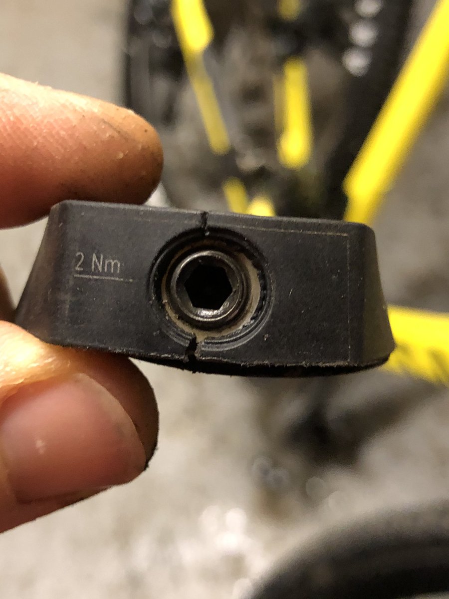 paulcolling's tweet photo. @CanyonUK The H31 transition plate on my 2018 Inflite CF has split.  Is it possible to get a replacement of just this part rather than having to buy the whole spacer kit? #inflite #canyonbikes #headset #spares https://t.co/c1COzTbeXH