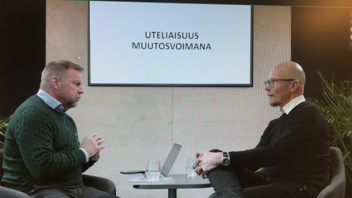 VilmaKr's tweet photo. @MikaSuti :”Johtajan ei tule olla organisaation keskiössä vaan johtajan tehtävänä on huolehtia muiden hyvinvoinnista”. Samaa mieltä, johtajan ei pidä olla valokeilassa vaan saada muut loistamaan. Silloin kun he onnistuvat, myös #johtaja on onnistunut. #talentree https://t.co/t68PHz8lrG