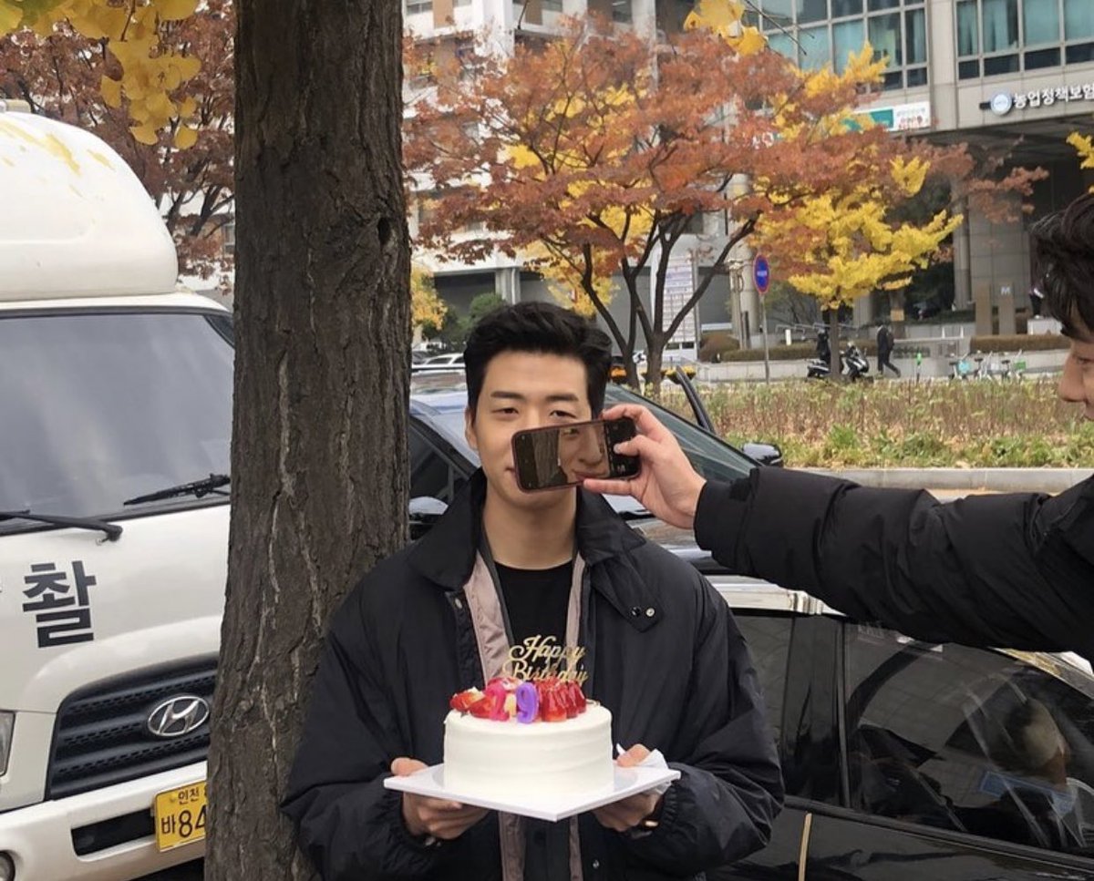kdramadump's tweet image. subin (chulsan) ig update!! #StartUp cast and staffs probably had a birthday surprise for him on the set 💛 

he also stated on his ig caption, "why is nam dosan like this?" lmao