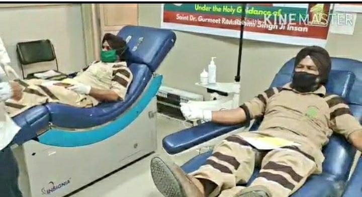 GauriGauri321's tweet photo. खून बिन जाने न देगे जिंदगी
#TrueBloodPump ,
#Aashiyana के तहत ज़रूरतमंद को भी छत मिल सके,भूखा न रहे कोई #FoodBank और #SelflessSevice
इन उद्देश्यों के साथ, @Gurmeetramrahim जी की प्रेरणा पर चलते हुए @derasachasauda के लोग #WelfareIsMyPassion
इंसानियत की मिसाल कायम कर रहे है। https://t.co/RMXPE0cTcM