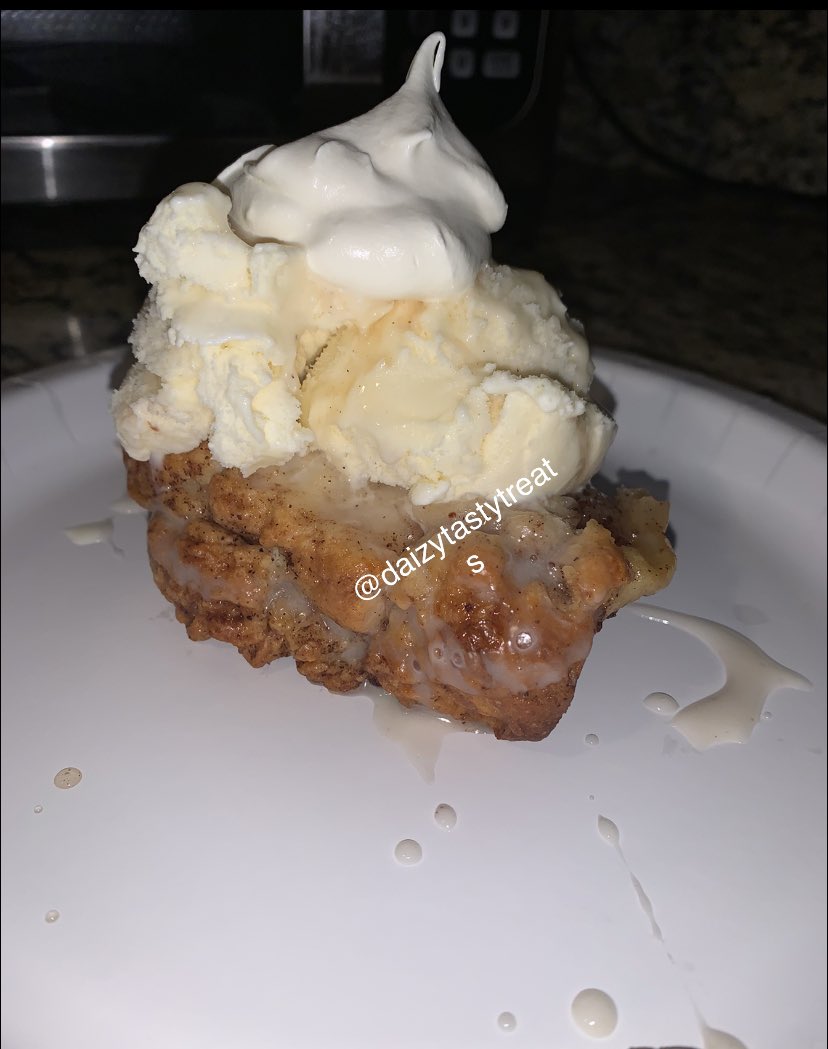 Dasha_penn's tweet photo. 🤤Monkey Stuffed Cinnamon Apple Bread 🤤#foodporn #Desserts #STL #showmestate #daizytastytreats 🔥🔥🔥🔥🔥 https://t.co/Saks4ZMqIP