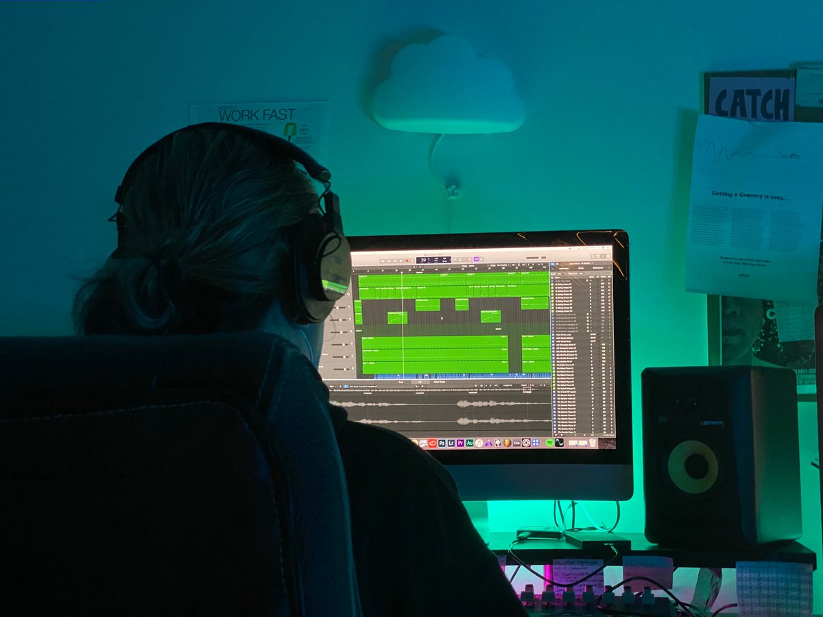 playsoche's tweet photo. How it’s going ➡️ How it started.

THANK YOU for all the support in this first week of #LOOSEFICTION

LISTEN NOW if you haven’t already! Link in bio.

#art #music #producer #rap #rapper #soundcloud #spotify #apple #song #songs #hiphop #twitter #party https://t.co/fIWgHj4mpc