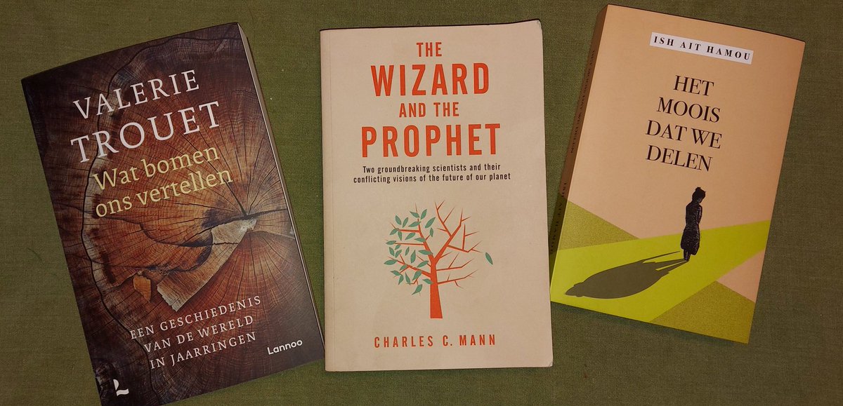 eli_m_f's tweet image. Al wordt mijn to-read list enkel pijnlijk langer, ik heb reeds veel plezier beleefd aan de jarige podcast #drieboeken van @WimOosterlinck. Aangename, maar diepgaande gesprekken met boeiende mensen over een geweldig onderwerp: boeken. Telkens een verademing. Dank &amp;amp; gefeliciteerd!