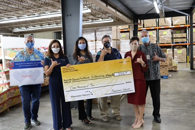 HawaiianTel's tweet photo. Today the CBTS Hawaii & Hawaiian Telcom team delivered lunches & a monetary donation on behalf of @myClinicalLabs to the hardworking folks at the @hawaiifoodbank. Mahalo to both organizations for their continuous care during these unprecedented times. #CommittedtoHawaii https://t.co/kUIu6EJJHn