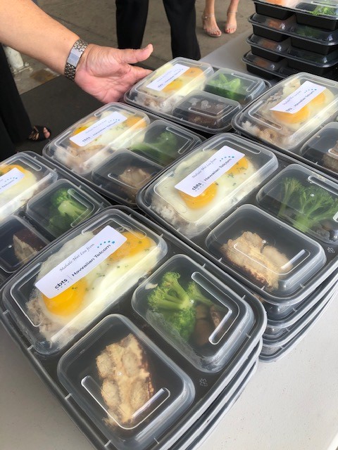 HawaiianTel's tweet photo. Today the CBTS Hawaii & Hawaiian Telcom team delivered lunches & a monetary donation on behalf of @myClinicalLabs to the hardworking folks at the @hawaiifoodbank. Mahalo to both organizations for their continuous care during these unprecedented times. #CommittedtoHawaii https://t.co/kUIu6EJJHn