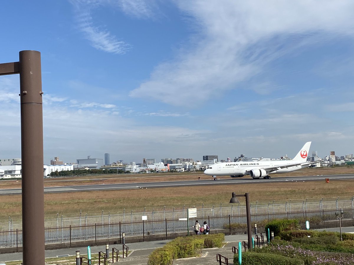 まっち W ポケ活と億ウォークする為にスカイパーク来た やっぱ飛行機迫力あるわ ポケモンgo 億ウォーク