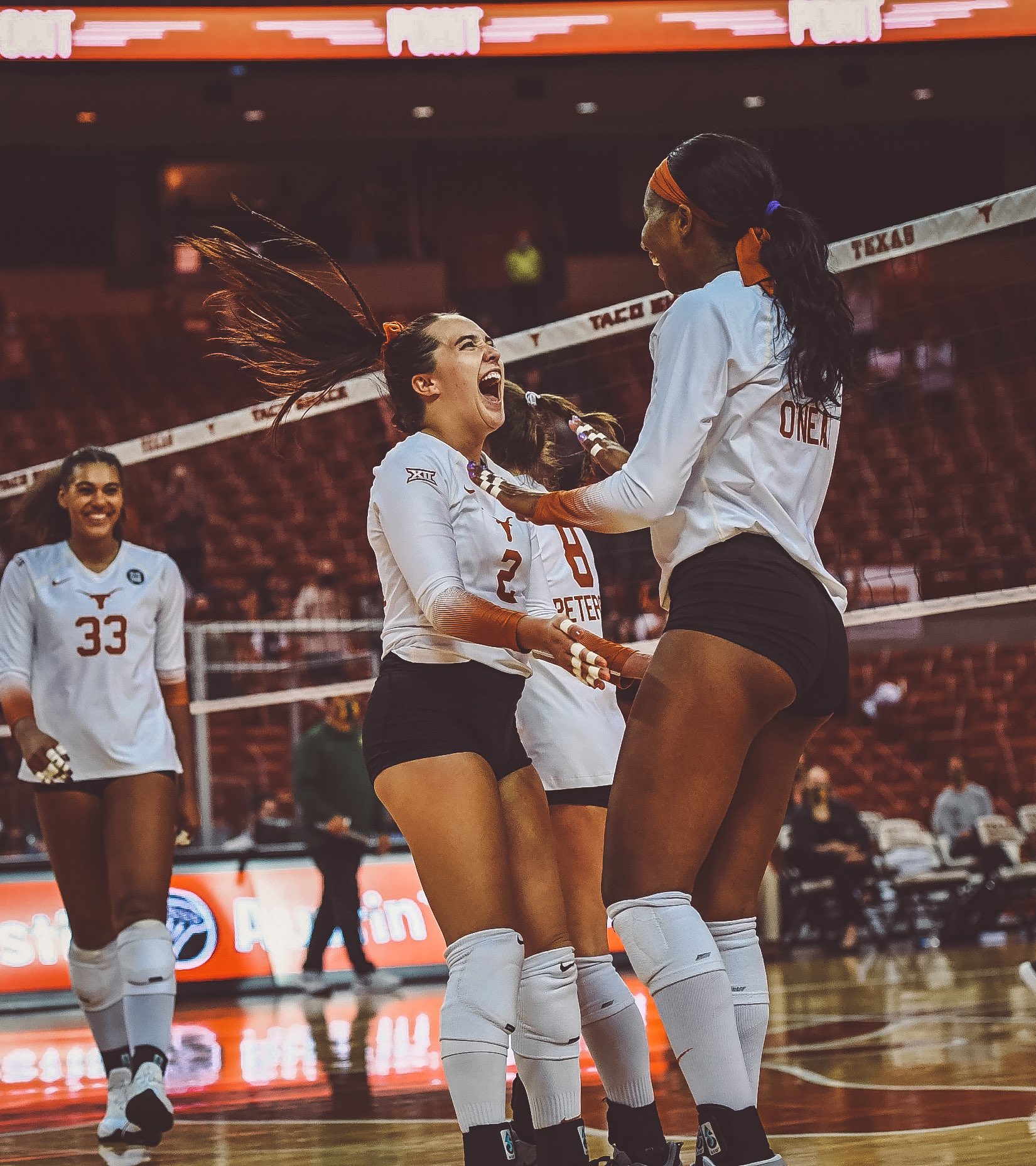 EmHIPEeXgAAyruS?format=jpg&name=large