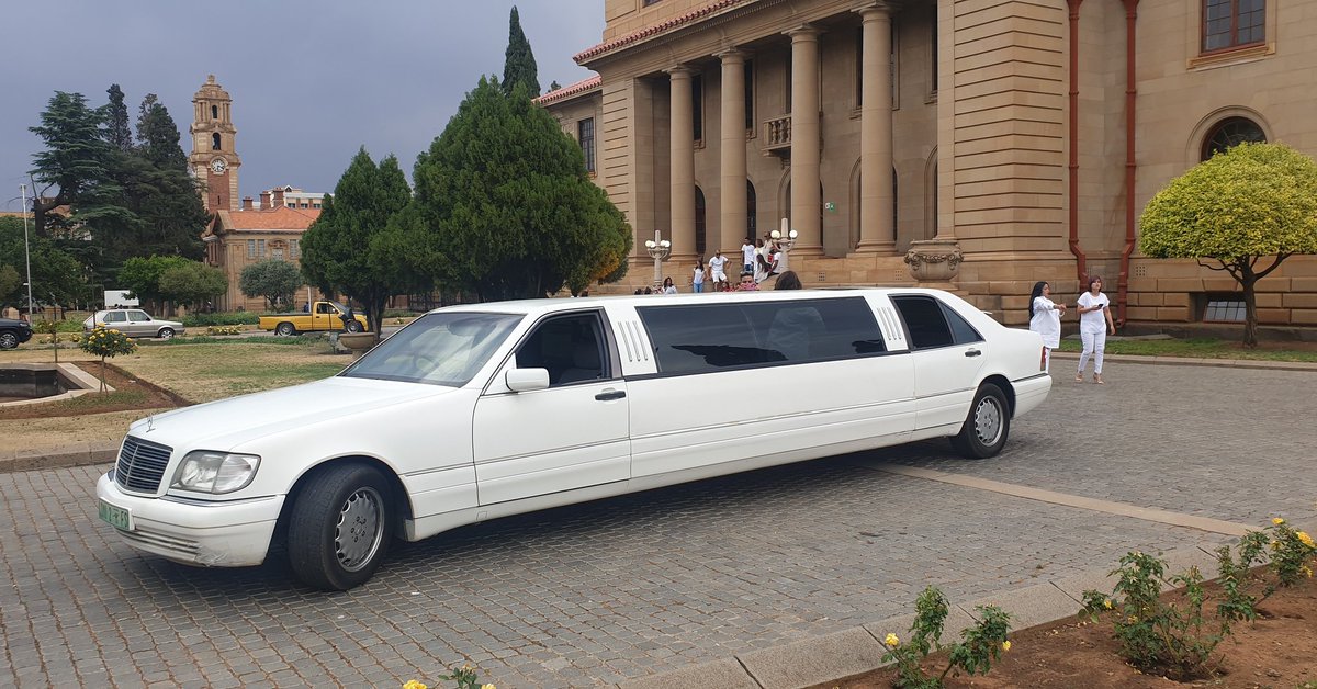 Dit was mos weer matriekafskeidtyd - ek en die Lummel het lekker gerits! Ek wens net die "venues" wil die aflaaiplekke groter maak - dan kan ons lekker inpas!