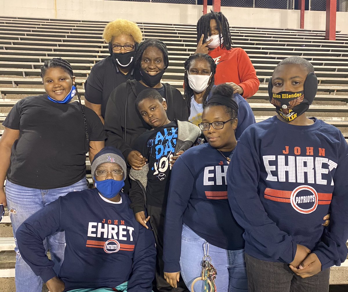 MomWithAPlan13's tweet photo. Nothing like family when it come down to supporting our favorite player @cantguardquan https://t.co/8EkxFUsL3a