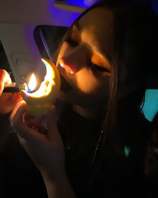 Moon Lit 🌙 ⠀ ⠀ Loving my November @sensiboxmonthly featuring the Art of Smoke &ldquo;Moon&rdquo; ceramic pipe ✨ ⠀ ⠀ Stay<a class="tags" target="_blank" title="On Twitter" href="/?out=eyJ0eXAiOiJKV1QiLCJhbGciOiJIUzUxMiJ9.eyJpYXQiOjE3MjQ2NTc3MDcsImlzcyI6InR3cG9ybnN0YXJzLmNvbSIsIm5iZiI6MTcyNDY1NzcwNywiZXhwIjoxNzU2MTkzNzA3LCJyZWRpcmVjdF91cmwiOiJodHRwczovL3R3aXR0ZXIuY29tL3NlbnNpYm94bW9udGhseSJ9.opHa3euNcVHVrtAT4Dj9U98ltOv2_IT5P2y22w0CgCAIAkc6FuUtAu_bX6lvUQ42jPeNAmWIqS5bbdtghuMjZw">@sensiboxmonthly</a><a href="/tag/subscriptionbox"class="tags"><span>#subscriptionbox</span></a><a href="/tag/sensiboxmonthly"class="tags"><span>#sensiboxmonthly</span></a><a href="/tag/moonlit"class="tags"><span>#moonlit</span></a>