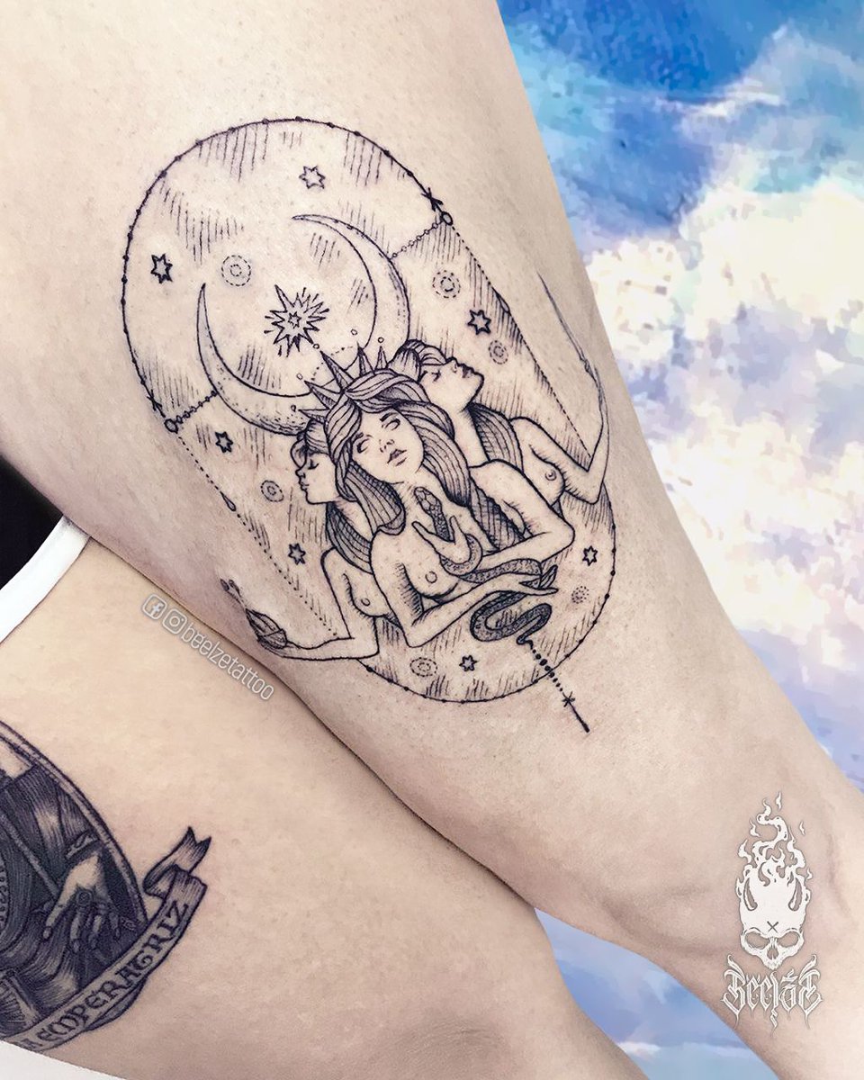 chikawonka's tweet photo. Hécate, diosa de la magia y hechicería. Un tatuaje que realizamos en simultáneo mi compañero @8eelze y yo.
🔥Citas y cotizaciones INBOX. 🔥
#tattoo #tatuaje #tatuadora #chikawonka #jacquelinemunozilustradora #jacquelinemunoz
#blackink #hecate #magictattoo #godesstattoo https://t.co/OtBWjtnRst