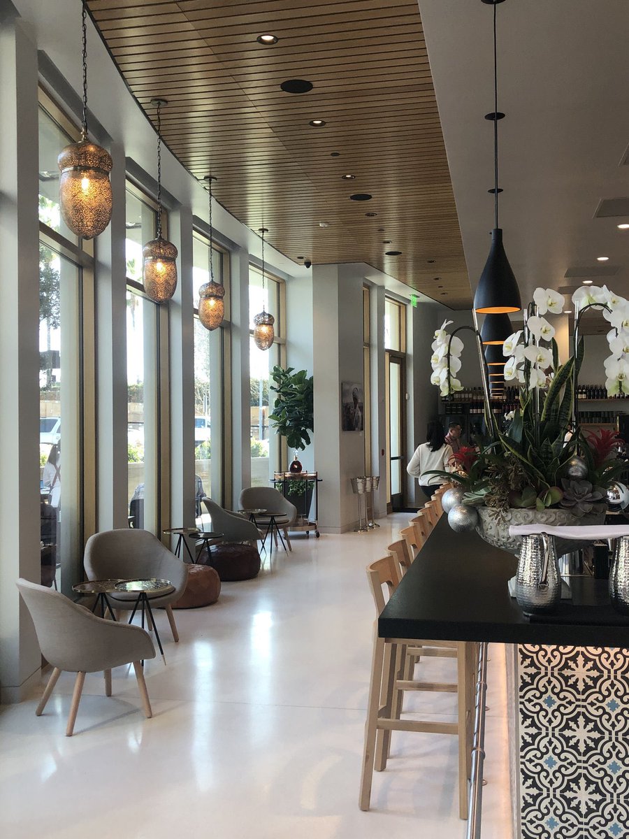 TravelCostaMesa's tweet photo. The bar at The Hall: Global Eatery at @southcoastplaza reopens tonight! πΉπ§ Stop by Thursday - Saturday 6pm to 11pm for πΈ cocktails and π§ food.
#VisitCalifornia #TravelCostaMesa #RestoreCM #MaskUpOC https://t.co/niuP3tZ4JC