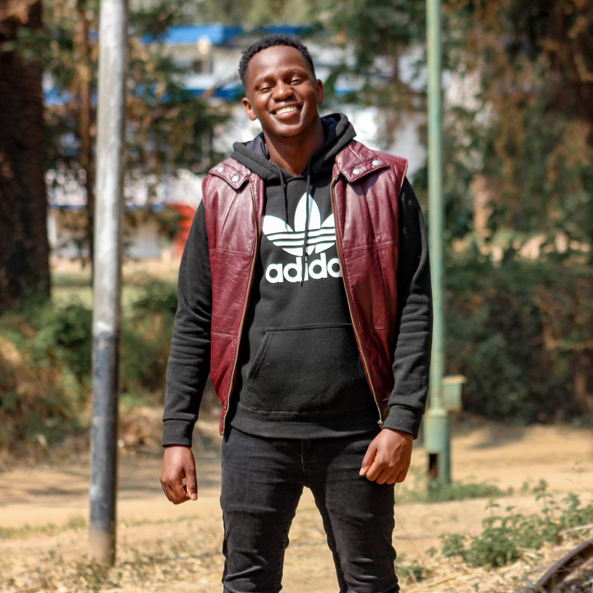 MeetLuminous's tweet photo. Hey Twitter, it's that guy who makes goodusic and raps really well, check him out!

https://t.co/LVgxFhiXrp

#bulawayo #Driven #Godrestores #minerleague #rapmusic #HGA #diymusicians #Luminites #rapper #love #barslikethat #spotify #applemusic #meetluminous
#zimbabwe🇿🇼 https://t.co/cerYJ99e40