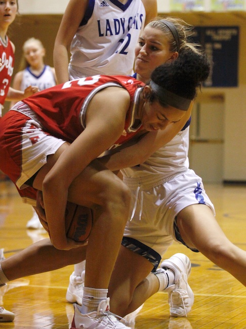 TheManiacHiker's tweet photo. Girls Basketball-North Harrison 61, Jeffersonville 54....NH's  Ali Saunders and Diana Burgher 19 each, Skylie Burns 15...Jeff's Aija Estes 16, Sophia Reese 15...NH 1-0, Jeff 1-1... https://t.co/z1tAzmdXuL