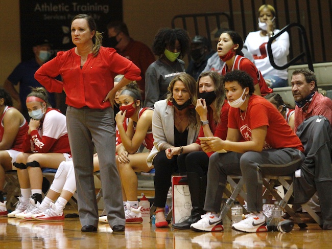 TheManiacHiker's tweet photo. Girls Basketball-North Harrison 61, Jeffersonville 54....NH's  Ali Saunders and Diana Burgher 19 each, Skylie Burns 15...Jeff's Aija Estes 16, Sophia Reese 15...NH 1-0, Jeff 1-1... https://t.co/z1tAzmdXuL