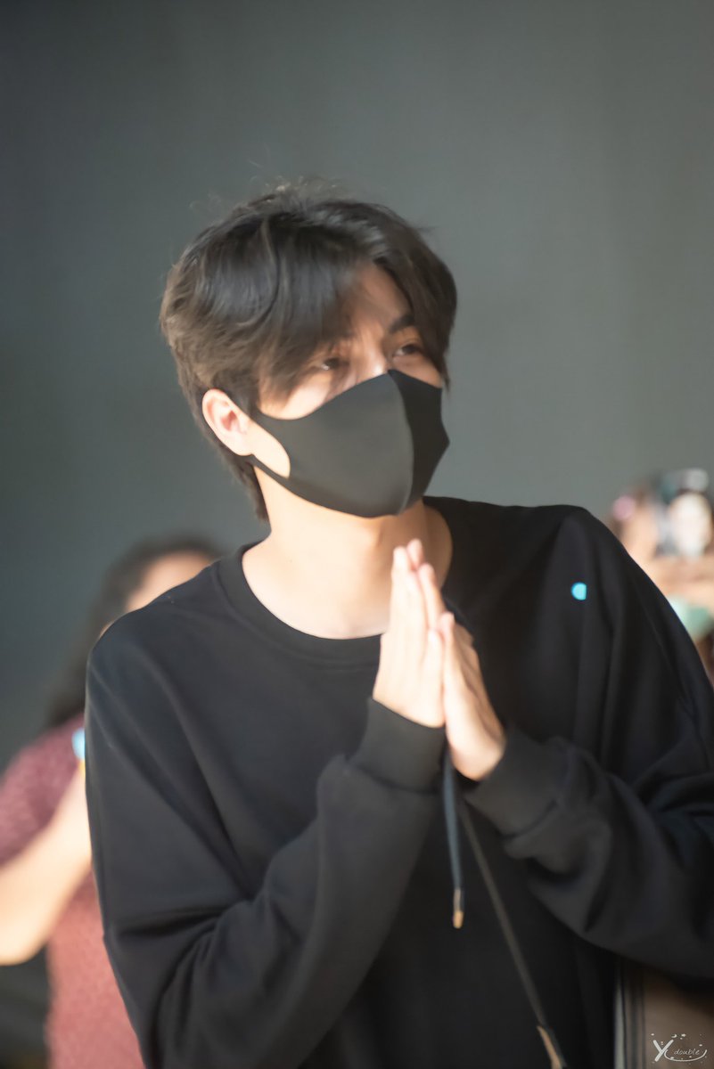 kanawhaan's tweet photo. น่ารักจนใจเจ็บ😍😍😍
#GulfKanawut
#ลูกบอลของคุณบิ๊กกลัฟ
#หวานใจมิวกลัฟ https://t.co/V8OXoMzcG0