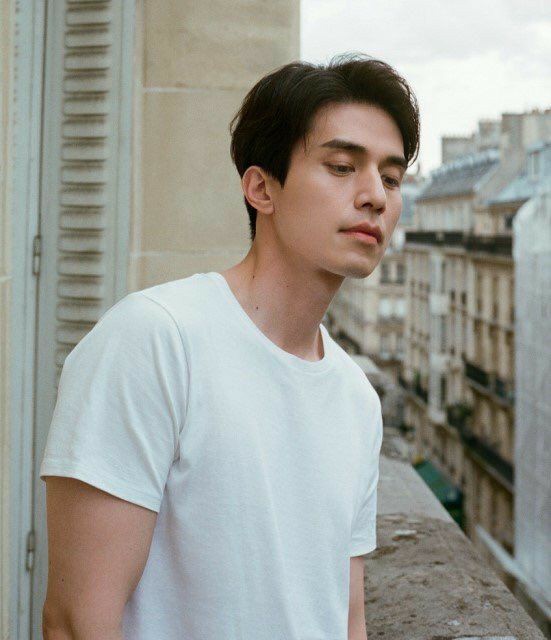 kdramathoughts_'s tweet image. Lee Dong-wook turned 39 today and just look at him aging like fine wine 😩