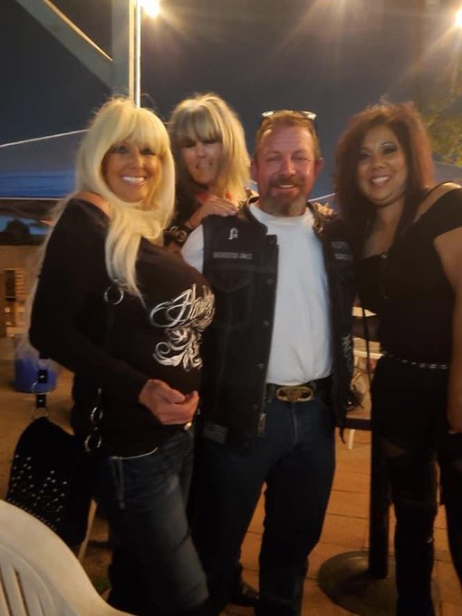hanging out at bike night with the red and white https://t.co/hIN8aSkunb