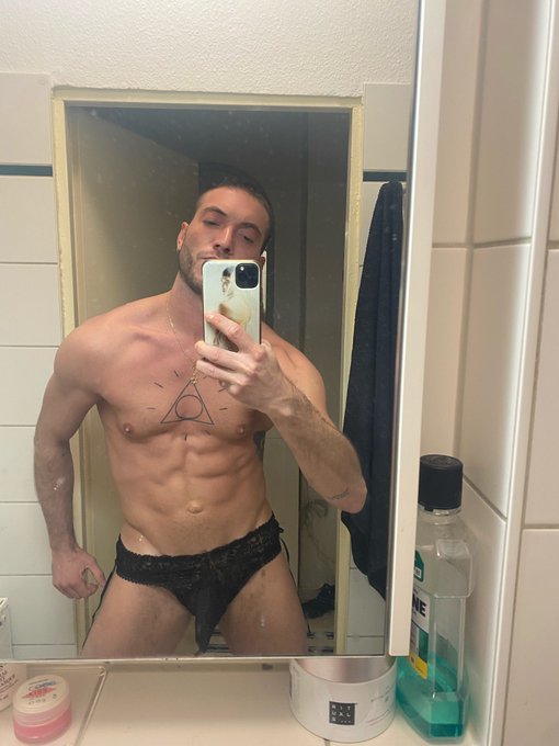 Night https://t.co/972qD35LPE