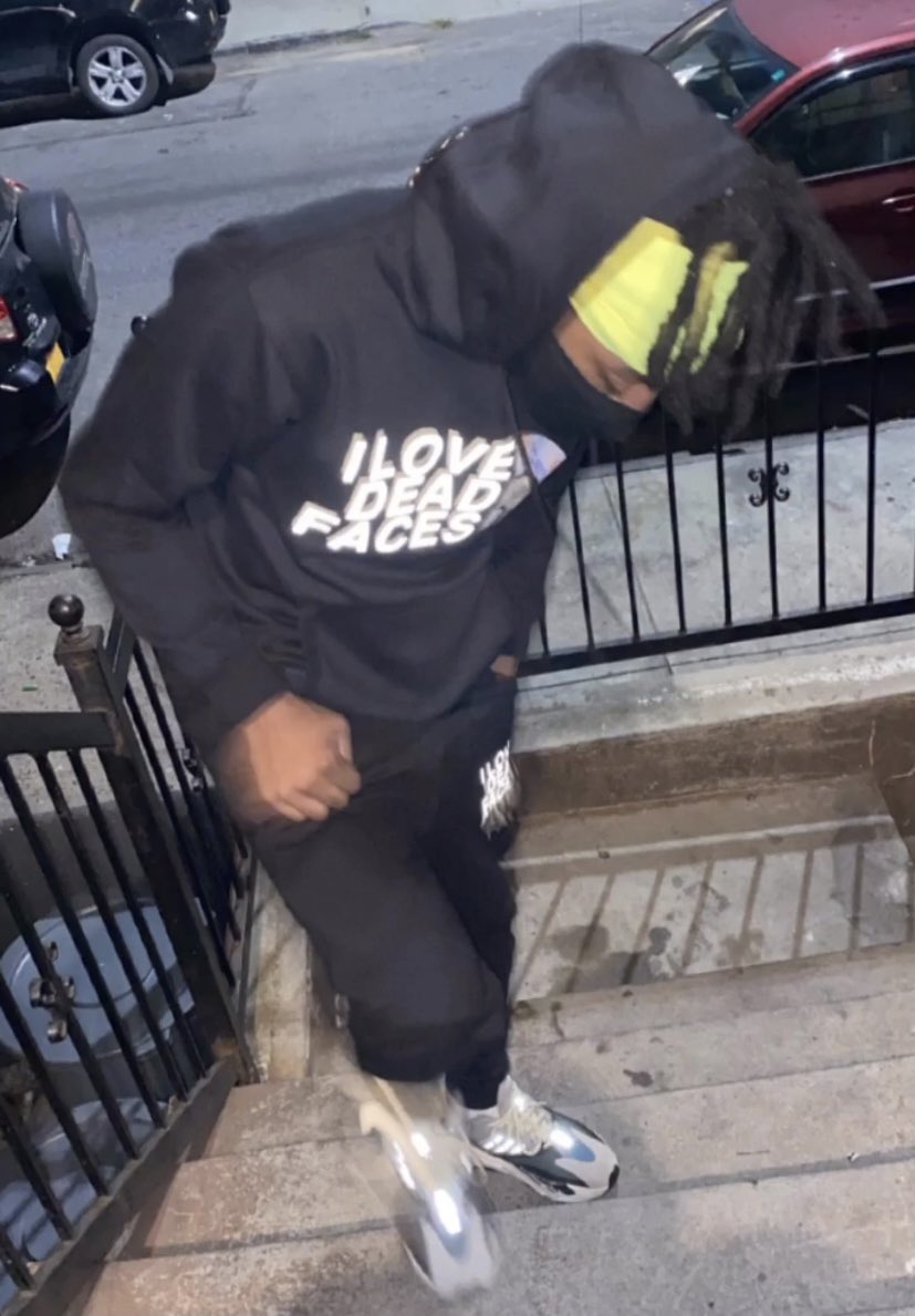 MoneyHungryNYC's tweet photo. Nah fr we got paper like Kinkos 💸 #STAYHUNGRY https://t.co/UqTKaaNvAz