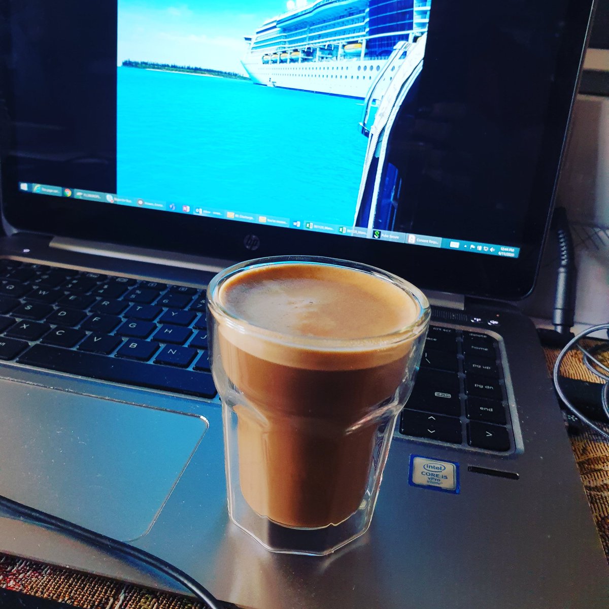 Ren__1976's tweet photo. WORK FROM HOME
.
Ole mate delivering the goods
.
#podisto #definitelyrecommend https://t.co/18CeV7hMOG