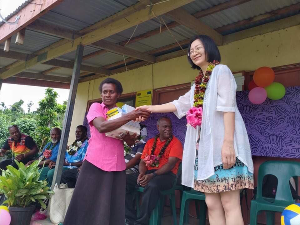 LiniLora's tweet photo. China Vanuatu visit to Pentecost successful . Thank you Chinese Embassy of Vanuatu #Vanuatu#EmbassyChinaVanuatu#Pentecost# https://t.co/Ne81m0lvjJ
