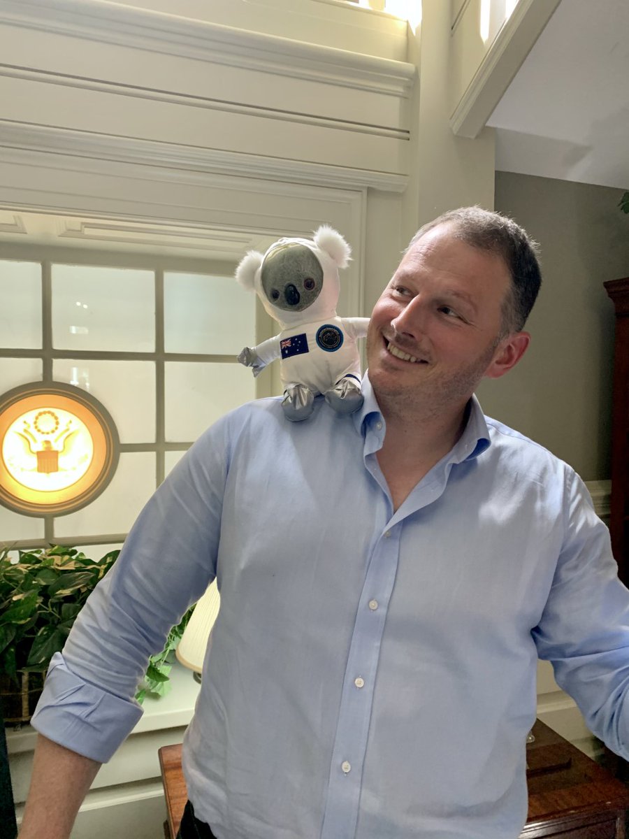 Lucky to have a special visitor at the Embassy today - this un-bear-ably cute @AusSpaceAgency koalanaut! 🐨🚀

#SpaceCooperation #USwithAUS #Koalanaut #FridayFun