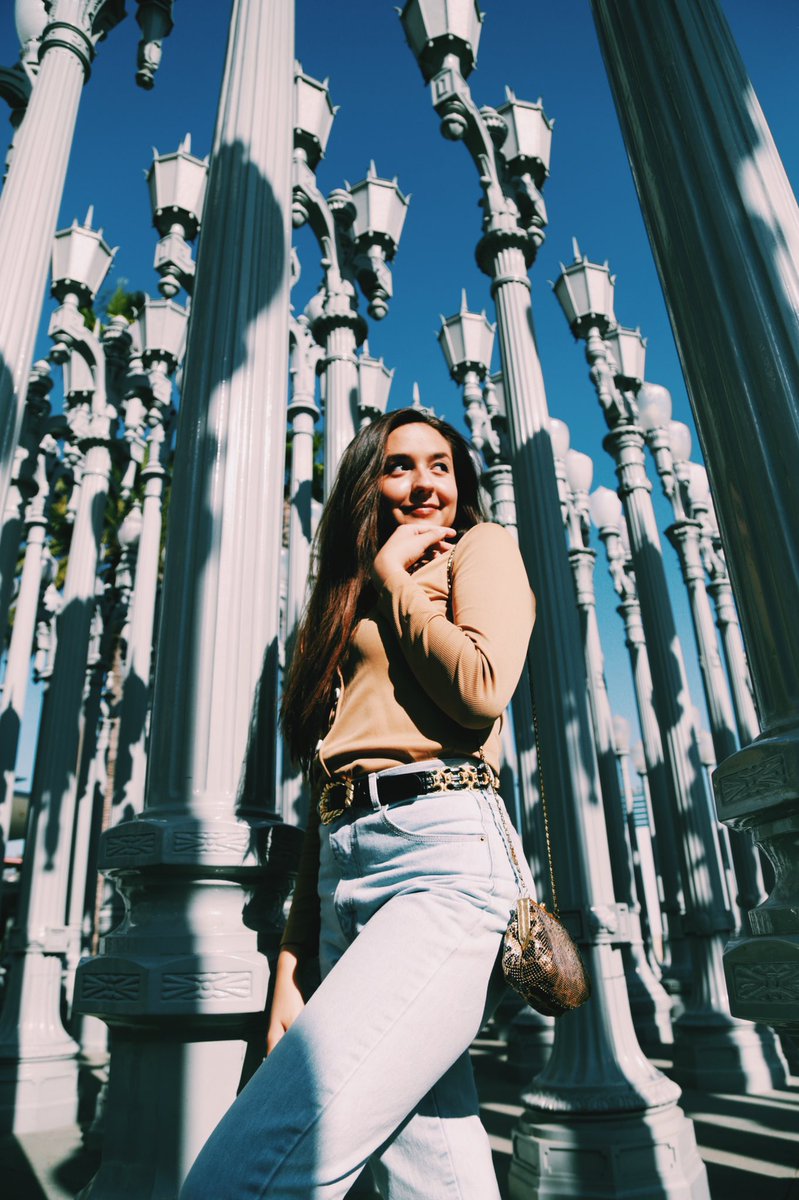 Stream butterfly effect while touring art galleries 💖