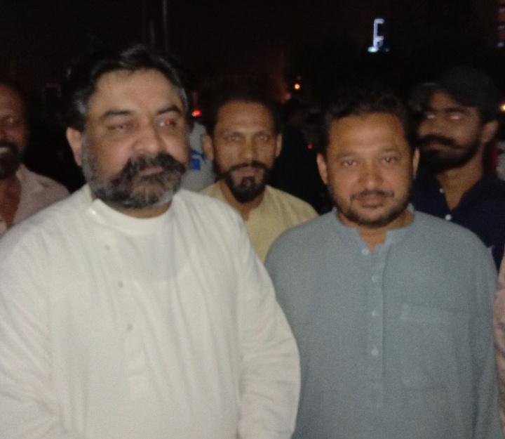 HurPakistani's tweet image. *پاکستان مسلم لیگ فنکشنل ڈسٹرکٹ ویسٹ کے صدر رضا خان اور ایڈیشنل جنرل سیکڑی جاوید حسین,  کی پیر سید راشد شاہ راشدی سے ملاقات.