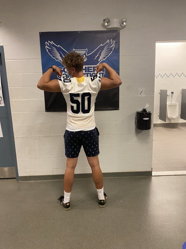 JamesShatas's tweet photo. Had a great day visiting Southern Connecticut. Thank you to coach @CoachWeiss24 and coach @CoachEggerling for showing me around campus today https://t.co/4QUn5Qug4O
