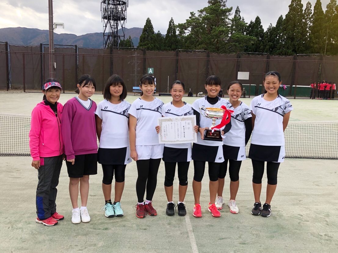 BluesGujo's tweet photo. うれしいお知らせです✨
先日開催された
第20回岐阜県中学校新人テニス大会で八幡中学が男女ともに優勝しました🎾✨

みなさんとても素敵な笑顔です👶🏻💖
これからも楽しく頑張りましょう✨ https://t.co/SEPKI1XAq7